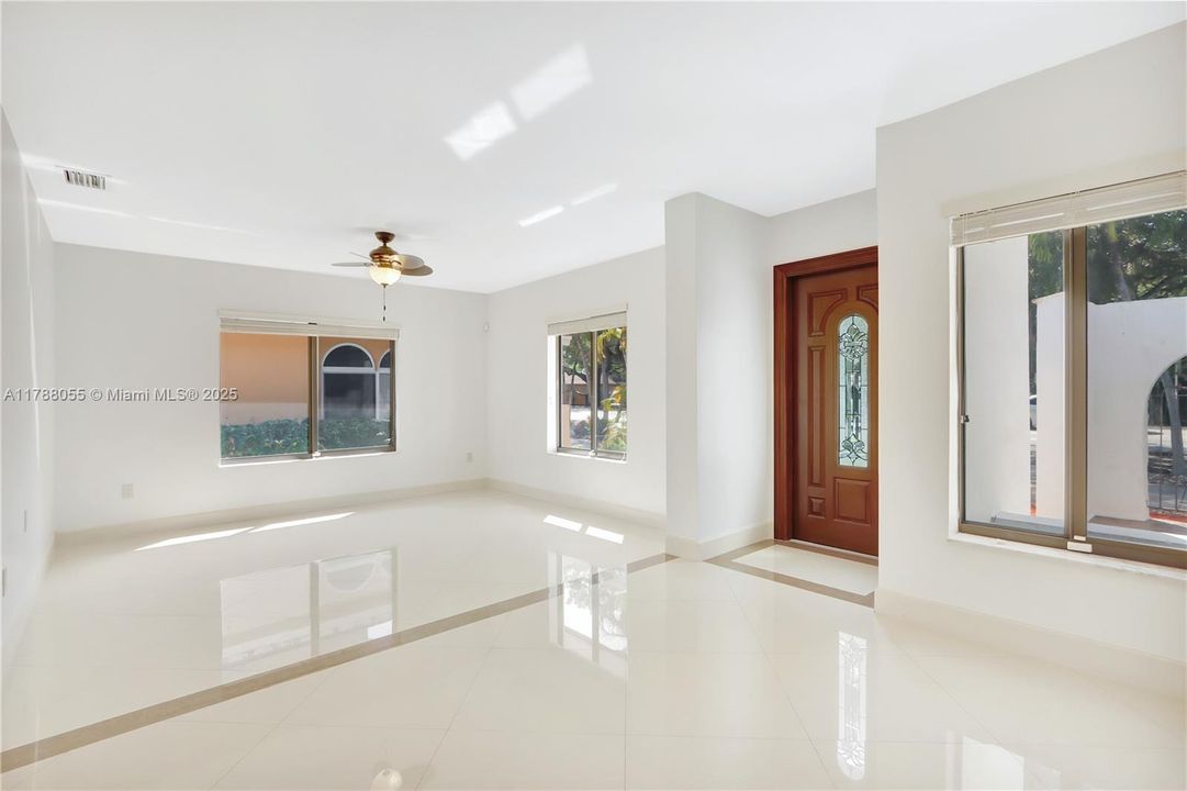 Vendido Recientemente: $875,000 (3 camas, 2 baños, 1596 Pies cuadrados)