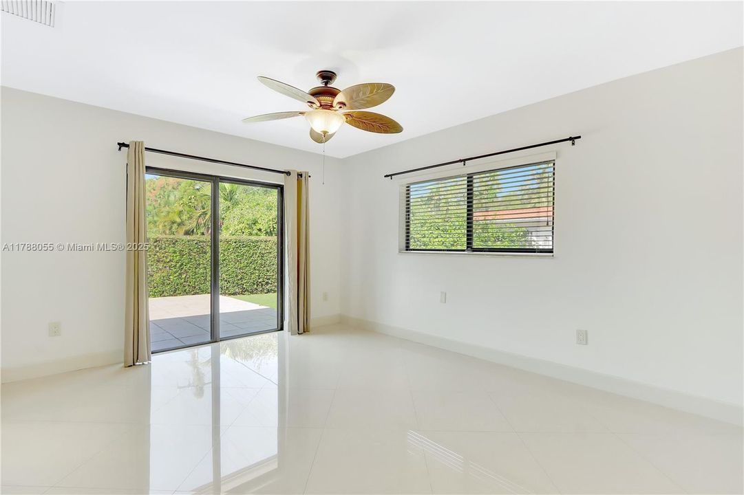 Vendido Recientemente: $875,000 (3 camas, 2 baños, 1596 Pies cuadrados)