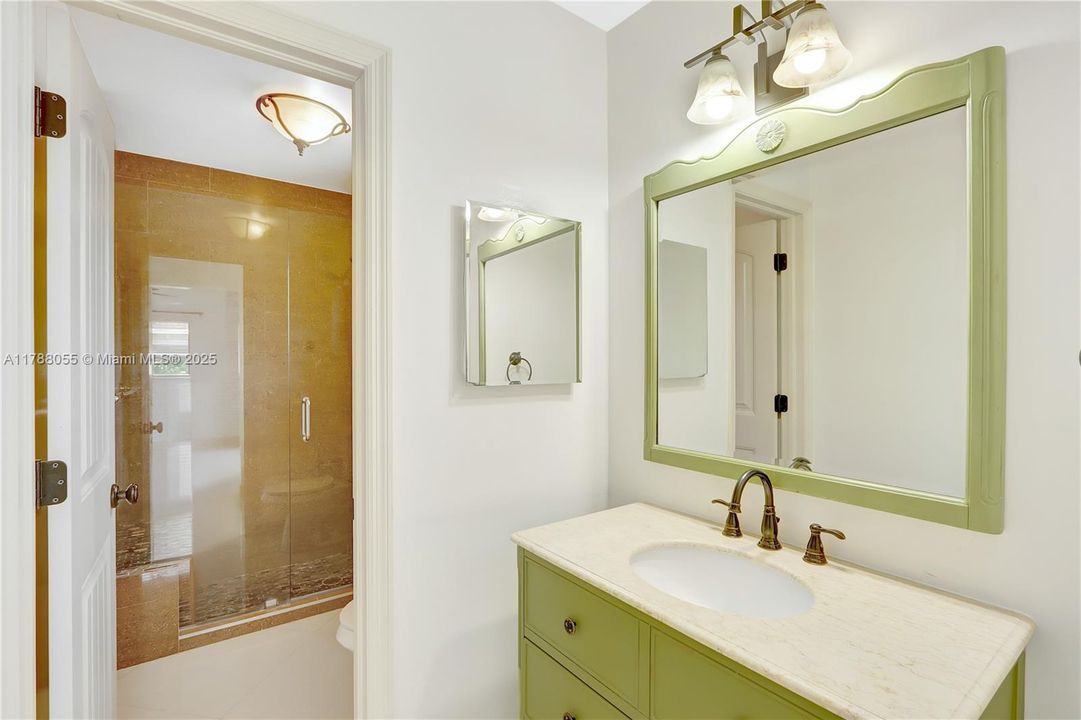 Vendido Recientemente: $875,000 (3 camas, 2 baños, 1596 Pies cuadrados)