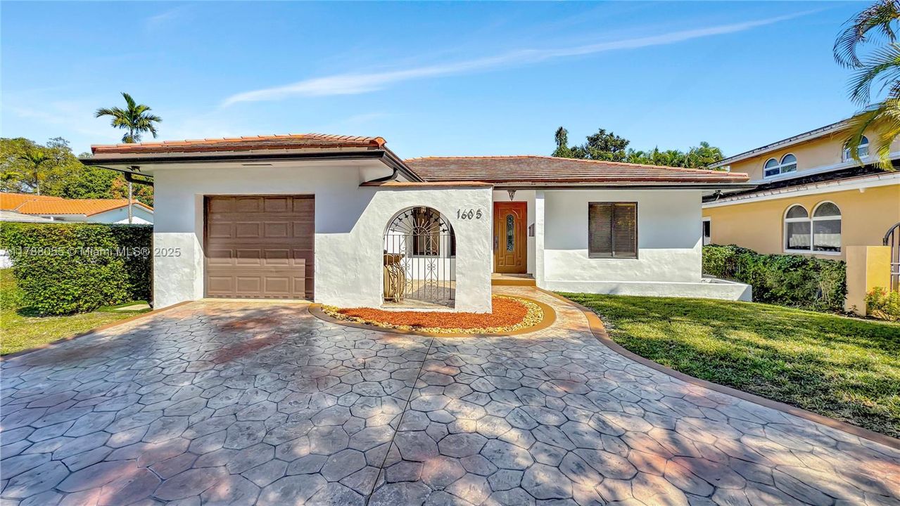 Vendido Recientemente: $875,000 (3 camas, 2 baños, 1596 Pies cuadrados)