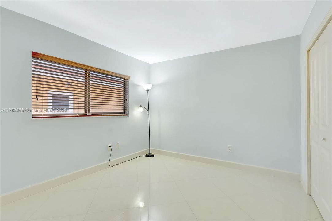 Vendido Recientemente: $875,000 (3 camas, 2 baños, 1596 Pies cuadrados)