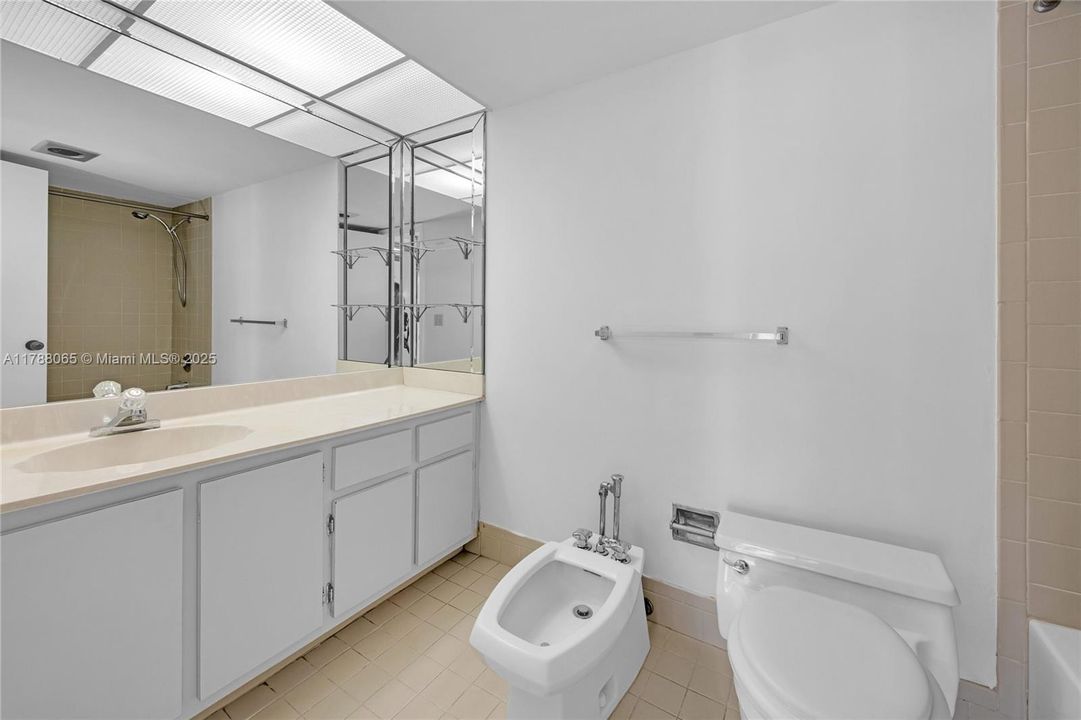 Vendido Recientemente: $440,000 (2 camas, 2 baños, 960 Pies cuadrados)