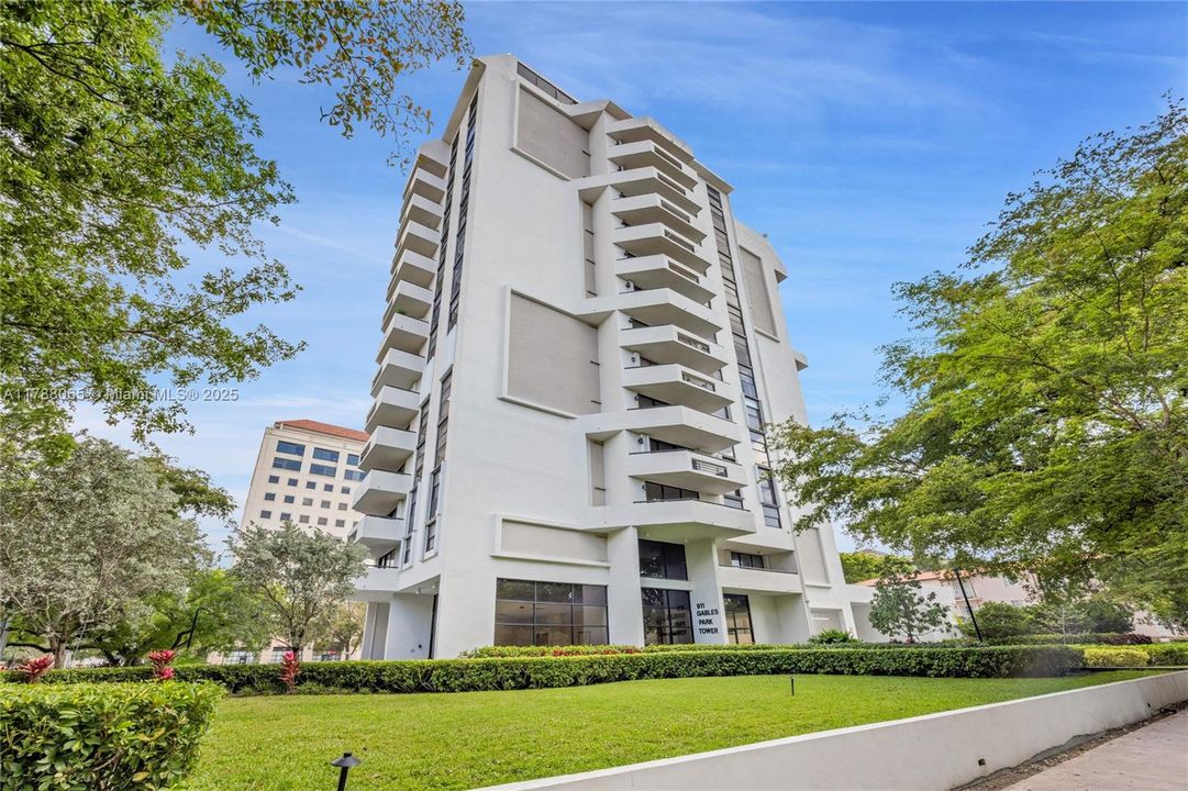 Vendido Recientemente: $440,000 (2 camas, 2 baños, 960 Pies cuadrados)