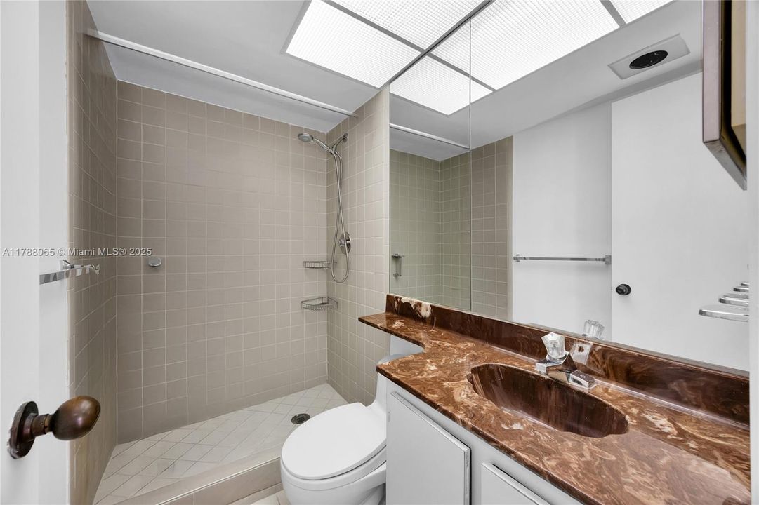 Vendido Recientemente: $440,000 (2 camas, 2 baños, 960 Pies cuadrados)