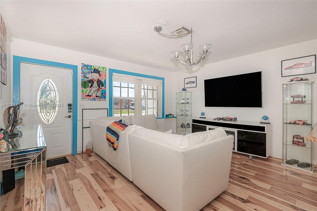 最近租的: $3,900 (4 贝兹, 3 浴室, 1486 平方英尺)