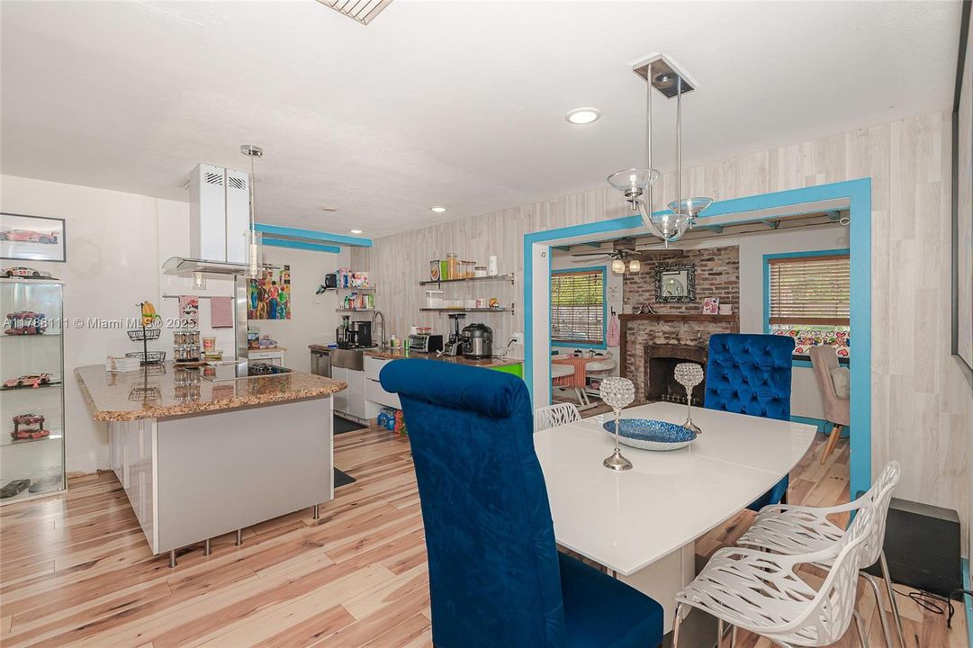 最近租的: $3,900 (4 贝兹, 3 浴室, 1486 平方英尺)