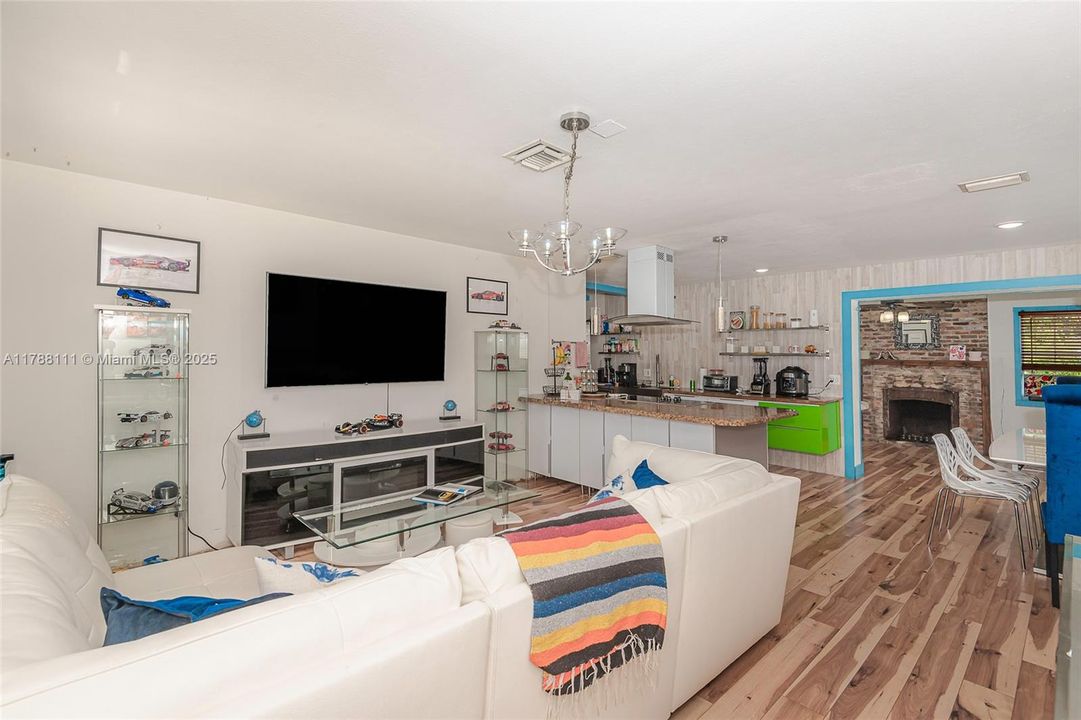 最近租的: $3,900 (4 贝兹, 3 浴室, 1486 平方英尺)