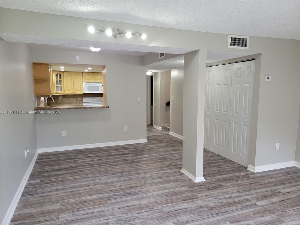 Recently Sold: $335,800 (2 beds, 2 baths, 1108 Square Feet)