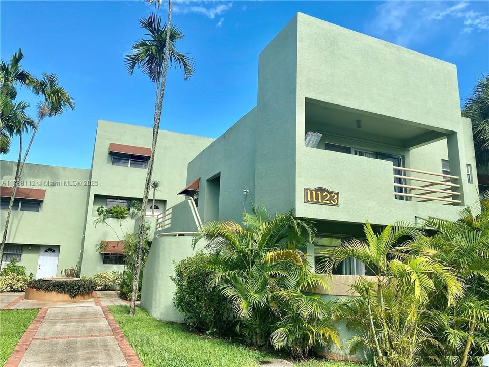 Recently Sold: $335,800 (2 beds, 2 baths, 1108 Square Feet)