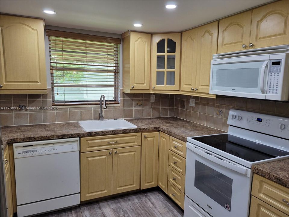 Recently Sold: $335,800 (2 beds, 2 baths, 1108 Square Feet)