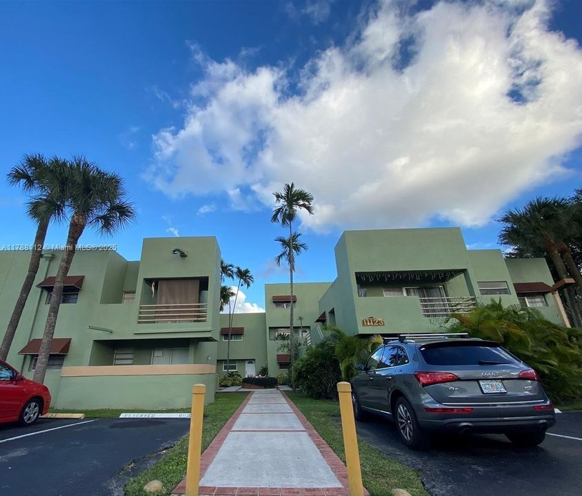 Recently Sold: $335,800 (2 beds, 2 baths, 1108 Square Feet)