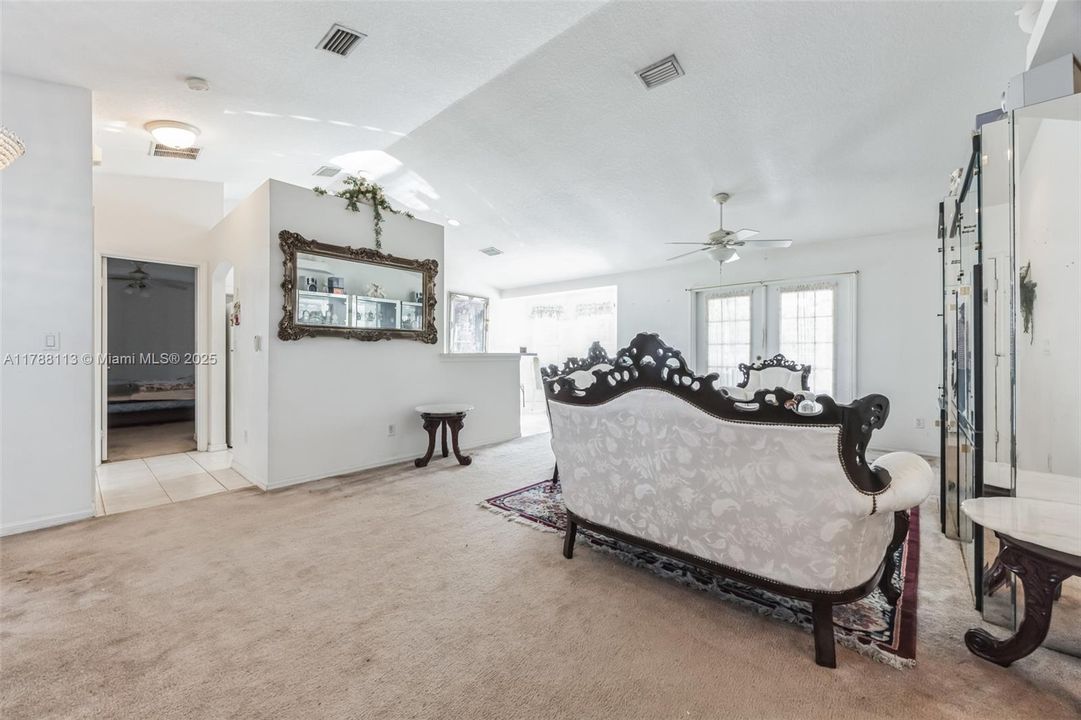 Vendido Recientemente: $339,900 (3 camas, 2 baños, 1396 Pies cuadrados)