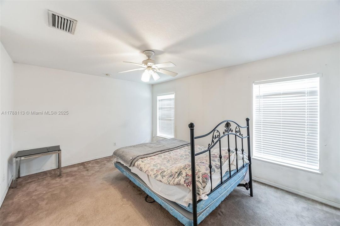 Vendido Recientemente: $339,900 (3 camas, 2 baños, 1396 Pies cuadrados)