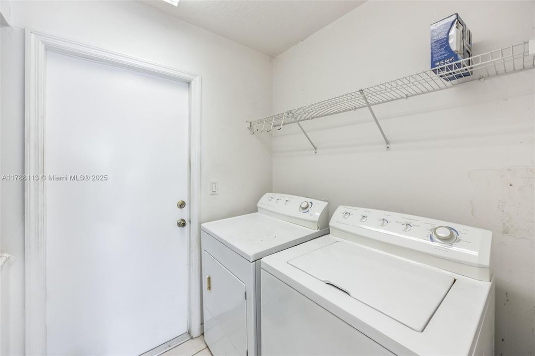 Vendido Recientemente: $339,900 (3 camas, 2 baños, 1396 Pies cuadrados)