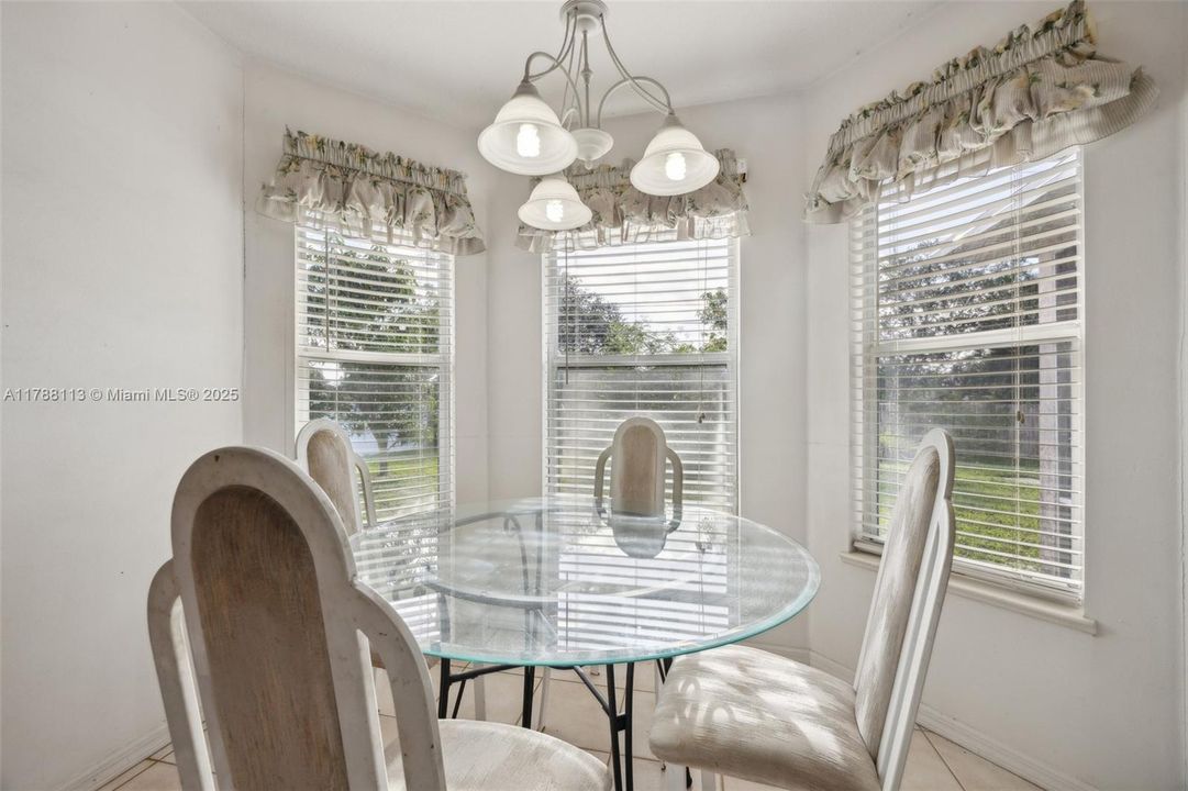 Vendido Recientemente: $339,900 (3 camas, 2 baños, 1396 Pies cuadrados)