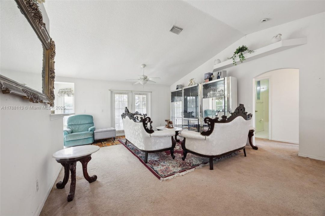 Vendido Recientemente: $339,900 (3 camas, 2 baños, 1396 Pies cuadrados)