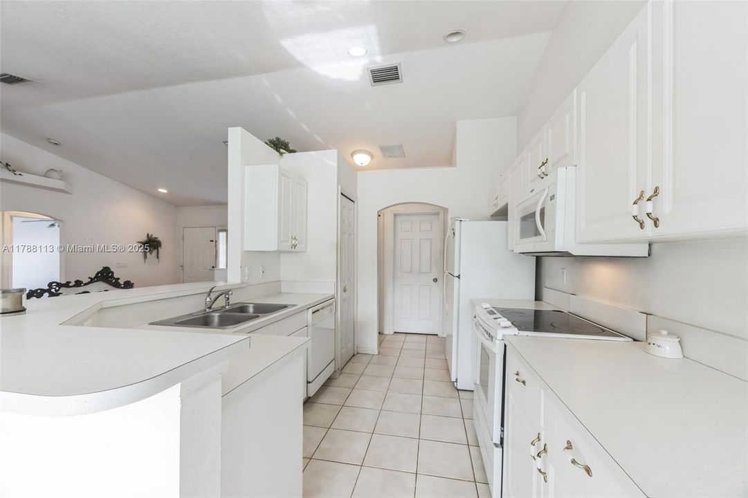 Vendido Recientemente: $339,900 (3 camas, 2 baños, 1396 Pies cuadrados)