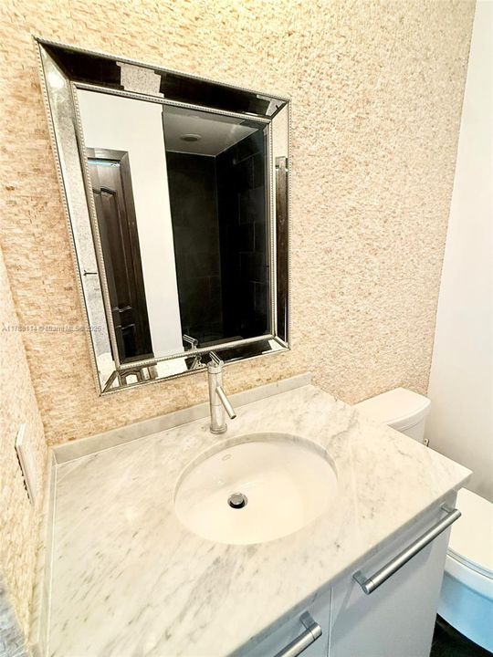 For Sale: $750,000 (1 beds, 2 baths, 912 Square Feet)