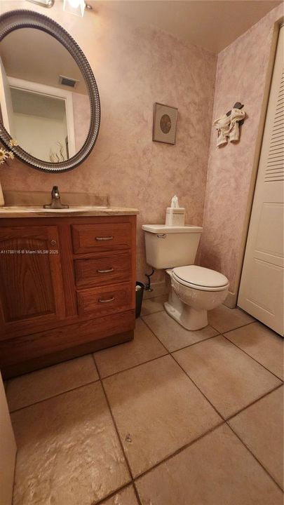 待售: $230,000 (1 贝兹, 1 浴室, 910 平方英尺)