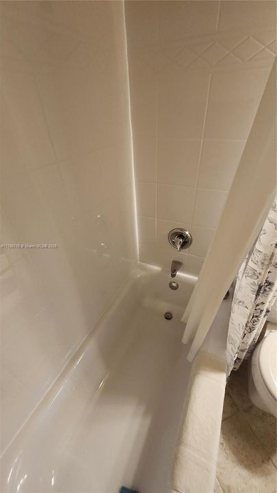 待售: $230,000 (1 贝兹, 1 浴室, 910 平方英尺)