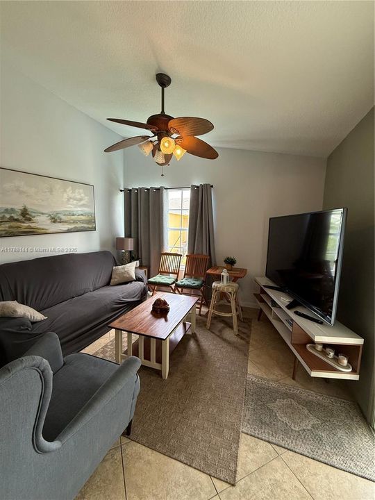 Recently Rented: $1,850 (2 beds, 2 baths, 850 Square Feet)