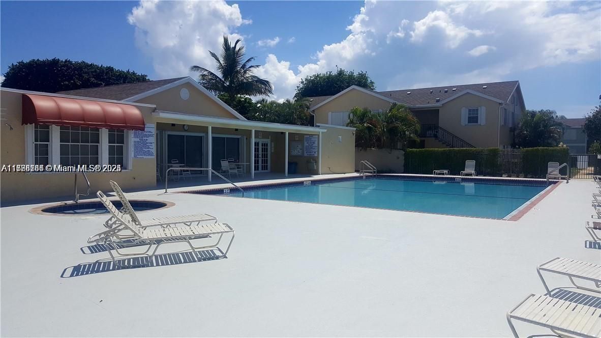 Recently Rented: $1,850 (2 beds, 2 baths, 850 Square Feet)