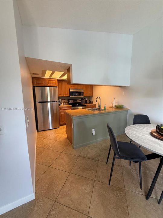 Recently Rented: $1,850 (2 beds, 2 baths, 850 Square Feet)