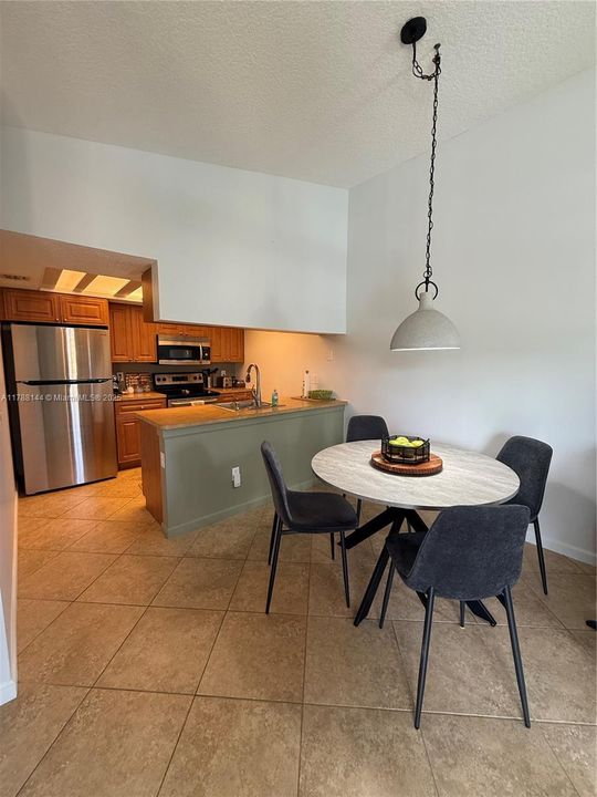 Recently Rented: $1,850 (2 beds, 2 baths, 850 Square Feet)