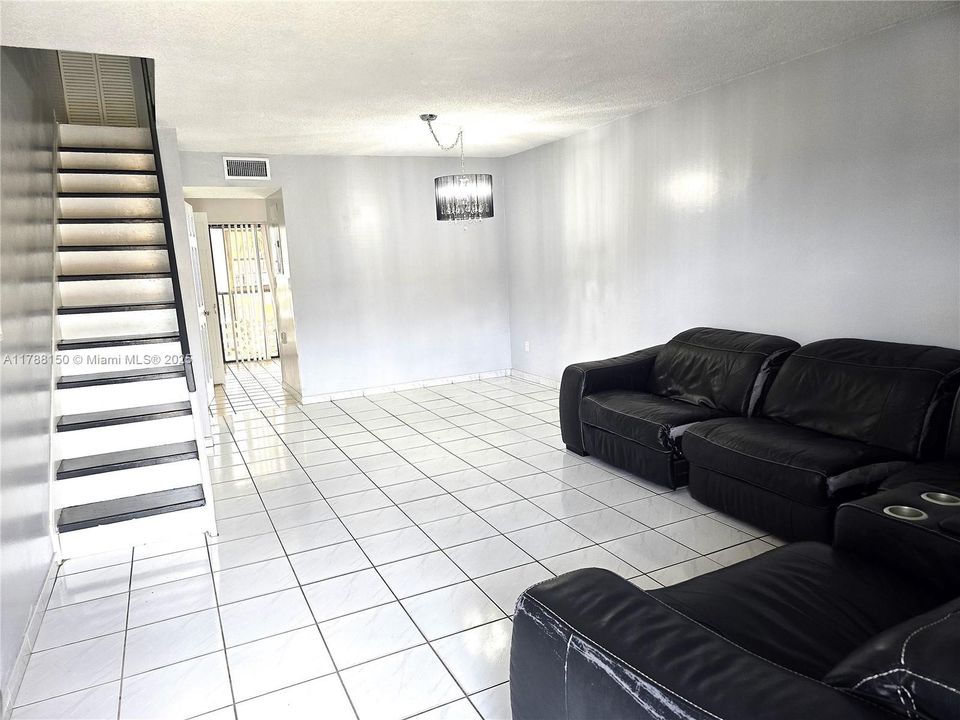 Vendido Recientemente: $259,900 (2 camas, 1 baños, 1019 Pies cuadrados)