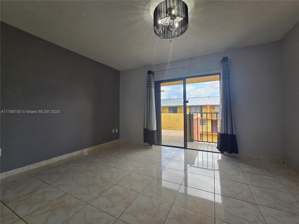 Vendido Recientemente: $259,900 (2 camas, 1 baños, 1019 Pies cuadrados)