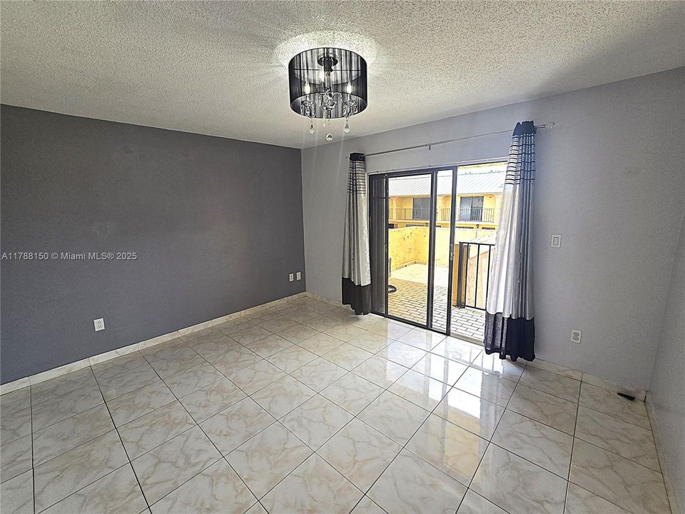 Vendido Recientemente: $259,900 (2 camas, 1 baños, 1019 Pies cuadrados)