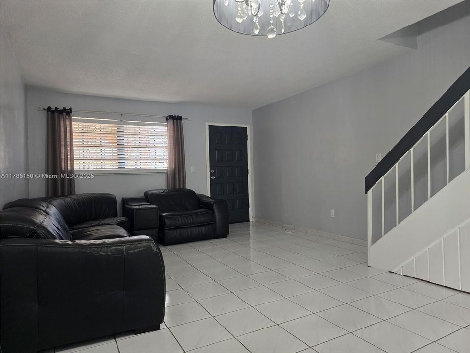 Vendido Recientemente: $259,900 (2 camas, 1 baños, 1019 Pies cuadrados)