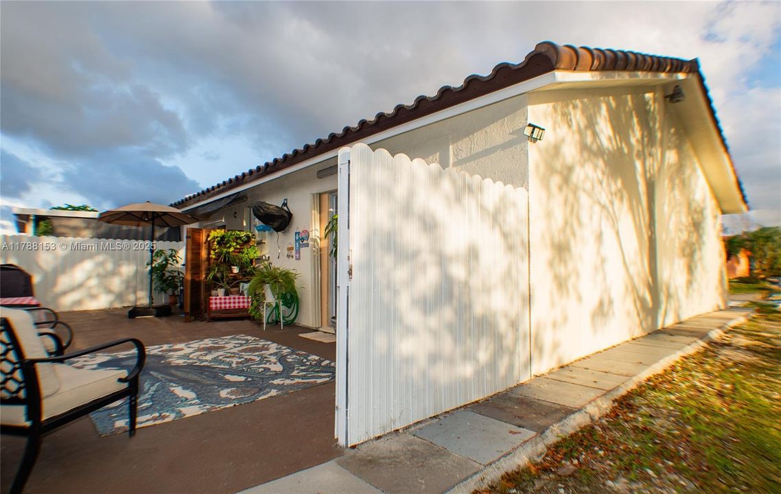 Недавно продано: $489,900 (3 спален, 2 ванн, 1190 Квадратных фут)