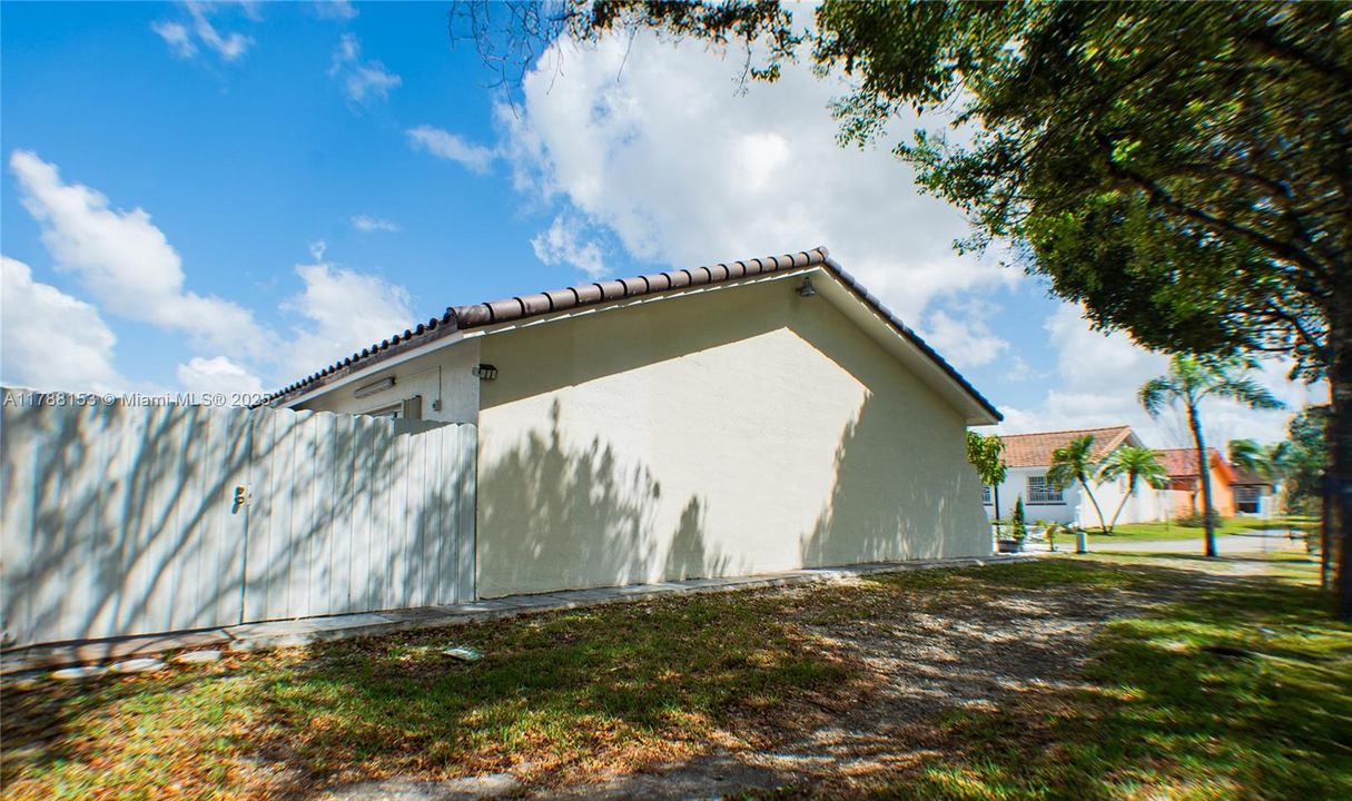 Недавно продано: $489,900 (3 спален, 2 ванн, 1190 Квадратных фут)