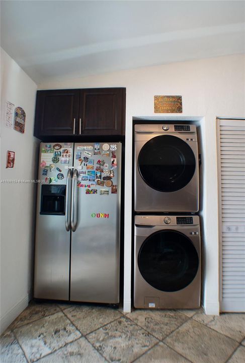 Недавно продано: $489,900 (3 спален, 2 ванн, 1190 Квадратных фут)