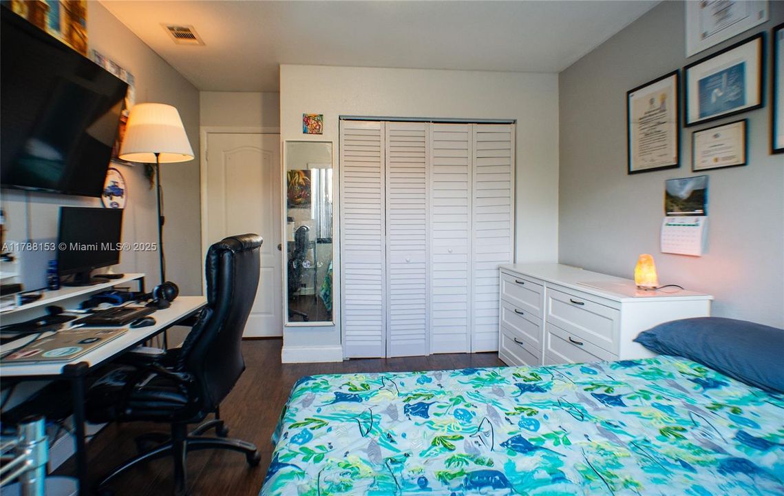 Недавно продано: $489,900 (3 спален, 2 ванн, 1190 Квадратных фут)