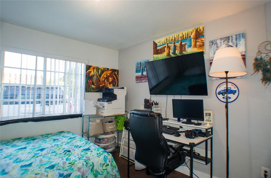 Недавно продано: $489,900 (3 спален, 2 ванн, 1190 Квадратных фут)