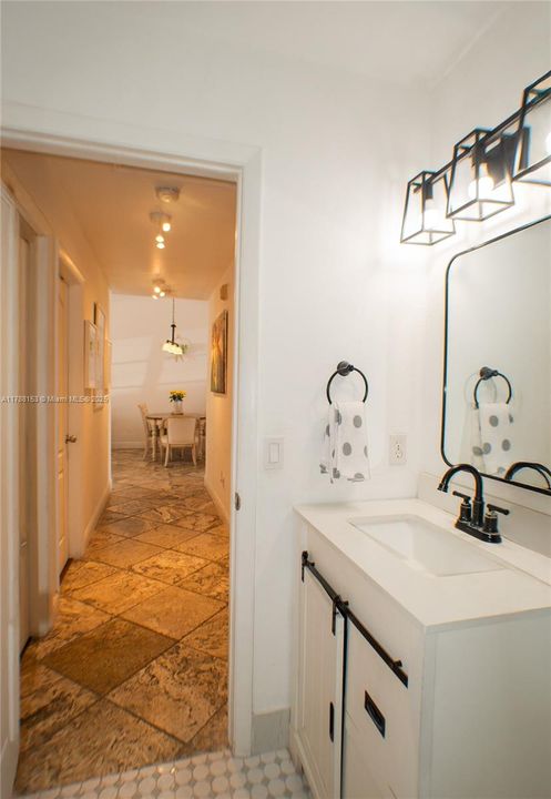 Недавно продано: $489,900 (3 спален, 2 ванн, 1190 Квадратных фут)