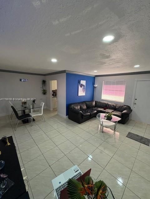 Под контрактом: $212,500 (1 спален, 1 ванн, 622 Квадратных фут)