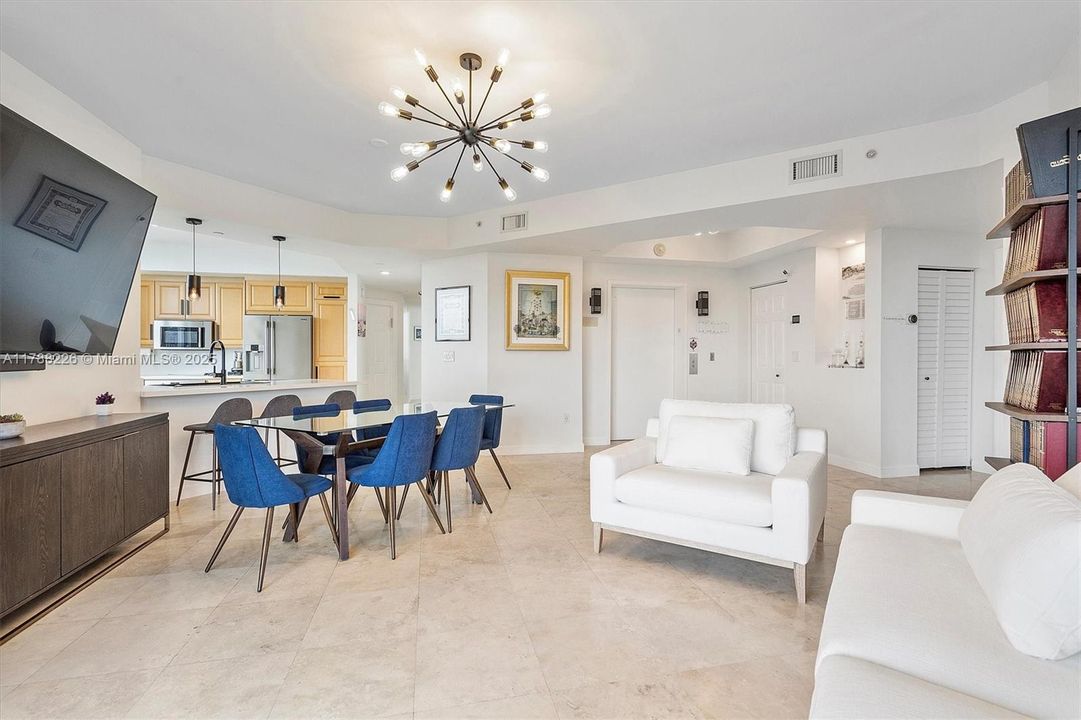 最近售出: $1,275,000 (3 贝兹, 2 浴室, 1731 平方英尺)