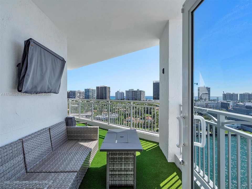 最近售出: $1,275,000 (3 贝兹, 2 浴室, 1731 平方英尺)