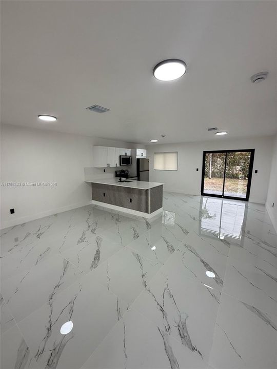 Recently Sold: $640,000 (3 beds, 2 baths, 1378 Square Feet)