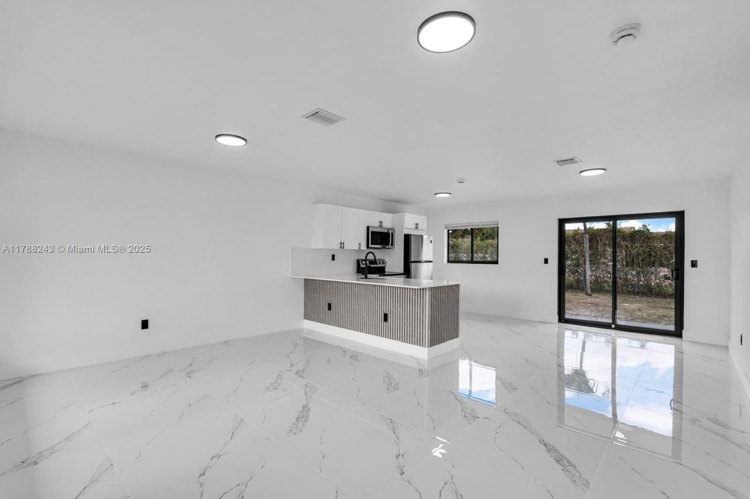 Recently Sold: $640,000 (3 beds, 2 baths, 1378 Square Feet)