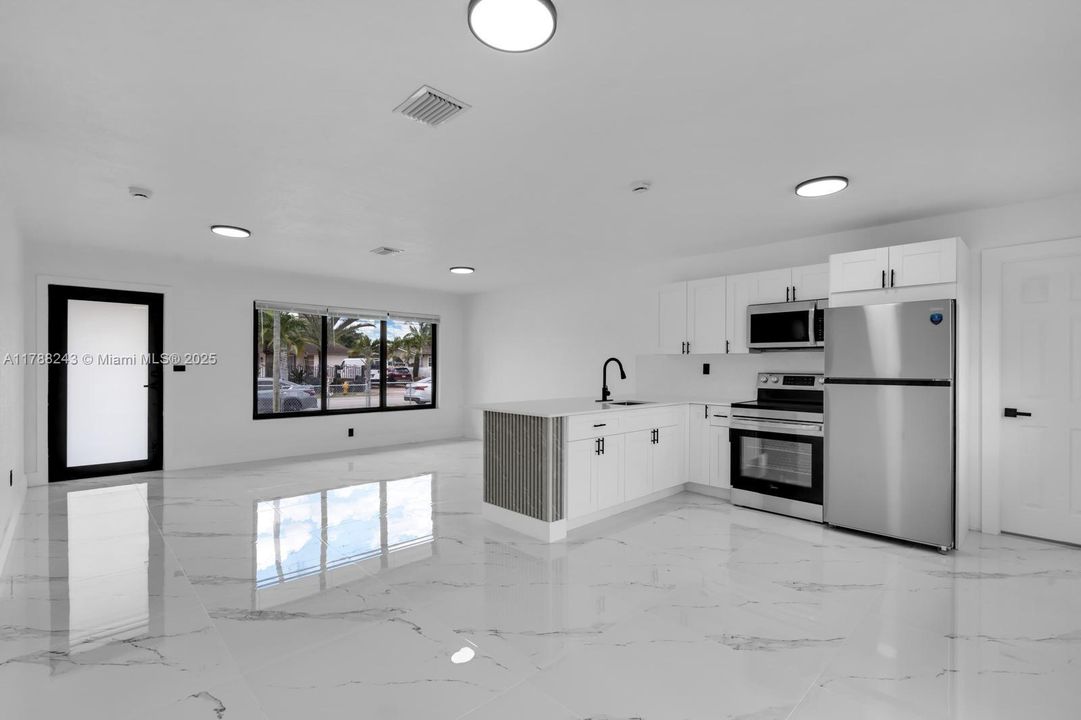 Recently Sold: $640,000 (3 beds, 2 baths, 1378 Square Feet)