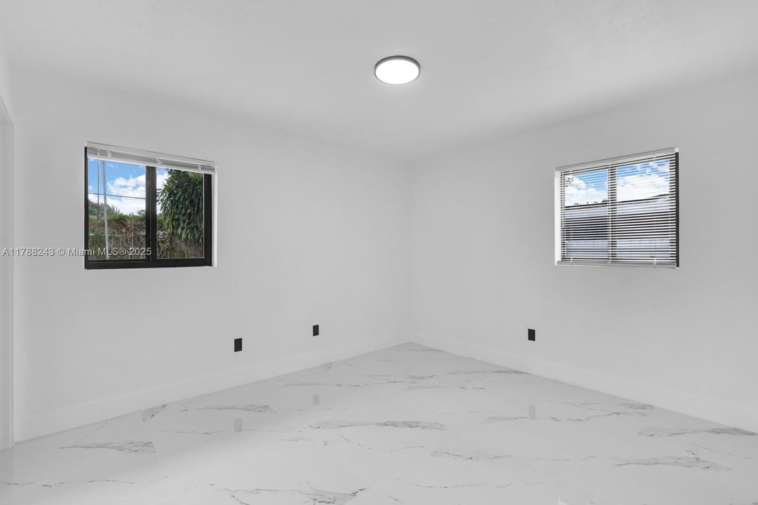 Recently Sold: $640,000 (3 beds, 2 baths, 1378 Square Feet)