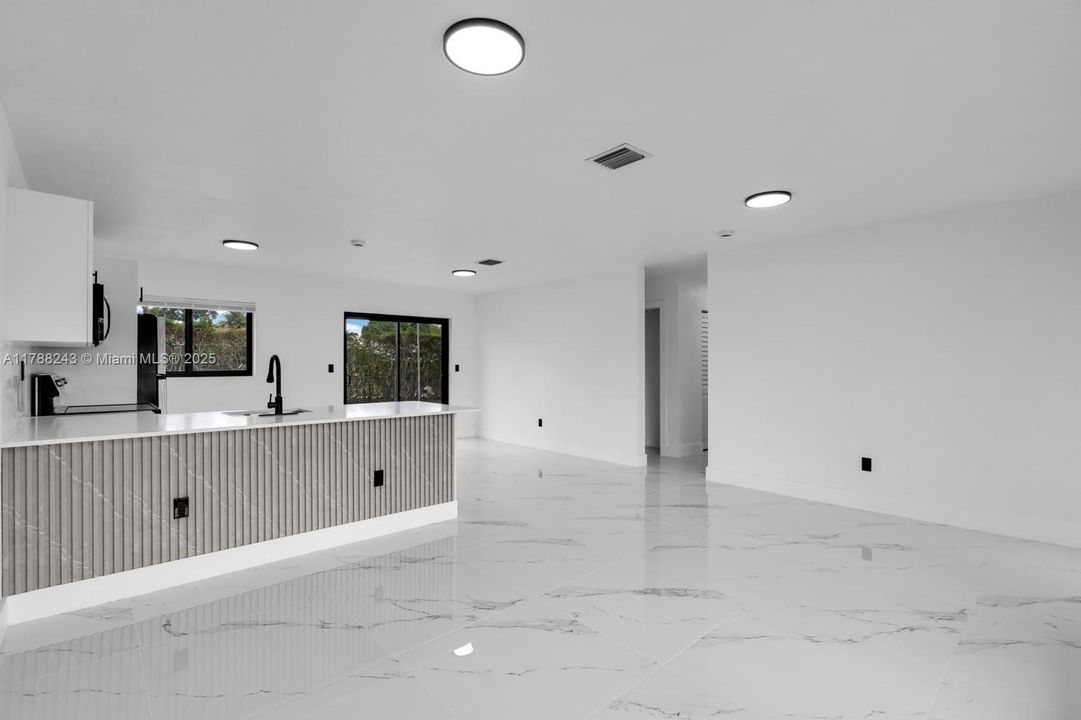 Recently Sold: $640,000 (3 beds, 2 baths, 1378 Square Feet)