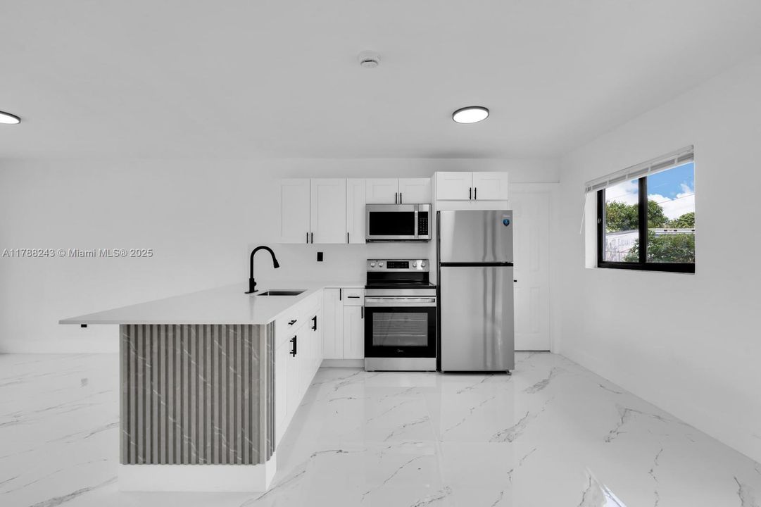 Recently Sold: $640,000 (3 beds, 2 baths, 1378 Square Feet)