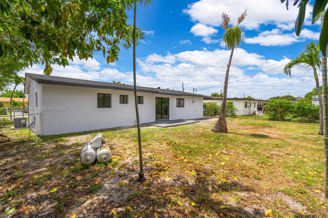Recently Sold: $640,000 (3 beds, 2 baths, 1378 Square Feet)