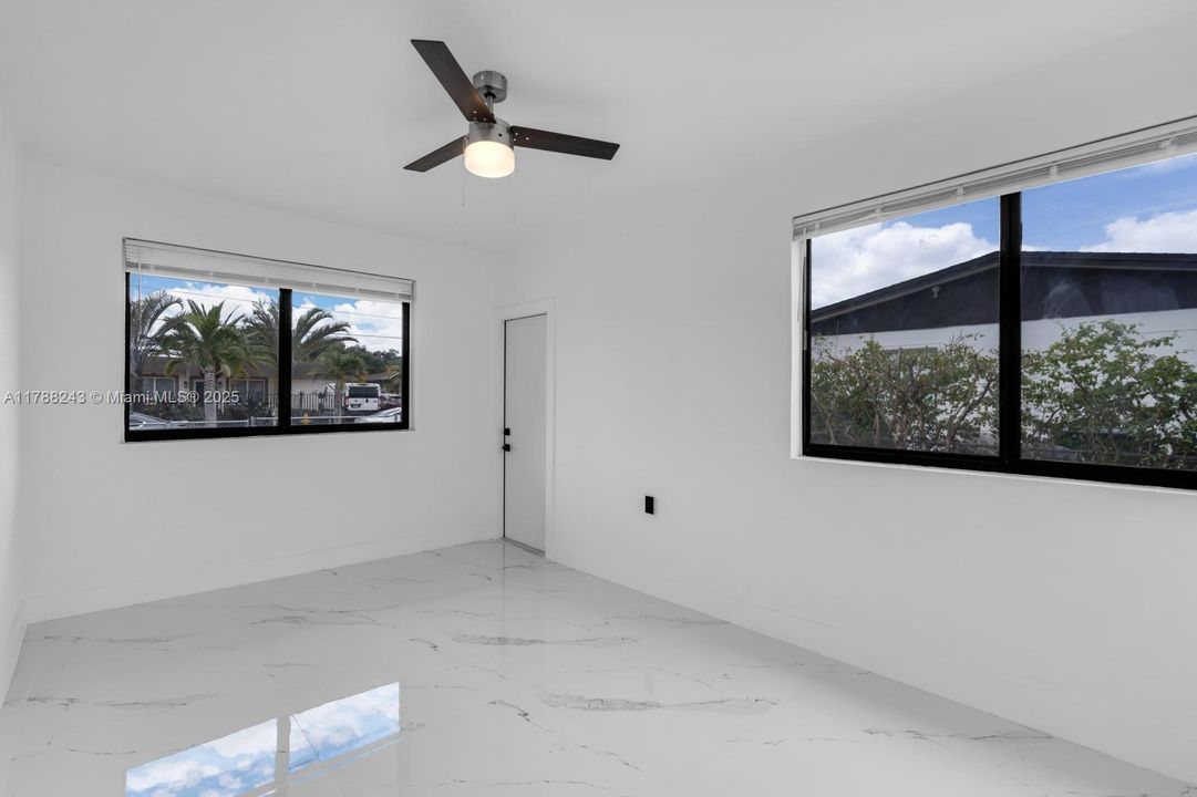 Recently Sold: $640,000 (3 beds, 2 baths, 1378 Square Feet)