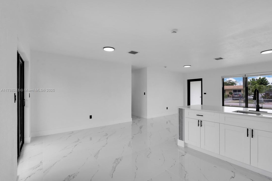 Recently Sold: $640,000 (3 beds, 2 baths, 1378 Square Feet)